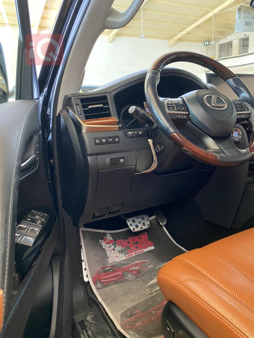 Lexus LX